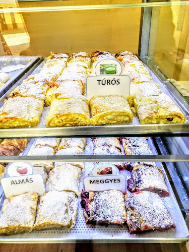 Győr, Arany János u. 18, 9021