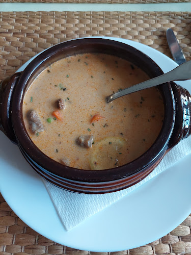 Opinii despre Véndiófa Grill Bisztró în Miskolc - Vendéglátás