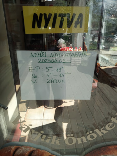 Opinii despre Ritzl Sütöde Pékárúbolt în Vác - Vendéglátás