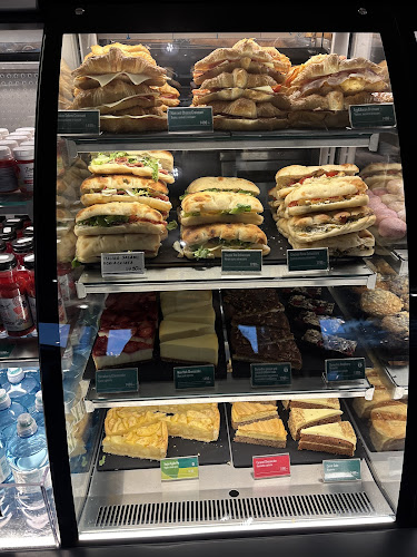 Opinii despre Starbucks Castle în Budapest - Vendéglátás