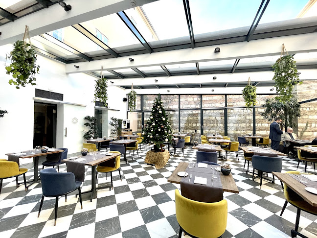 Opinii despre UMO Restaurant în Budapest - Vendéglátás