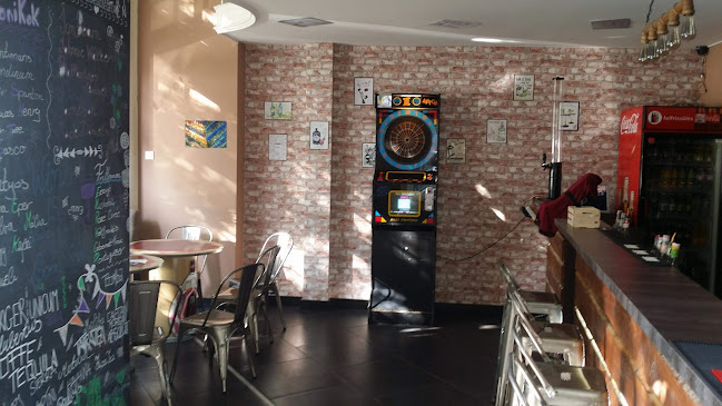 Opinii despre Alibi Gin Bár és Kávézó în Szeged - Vendéglátás