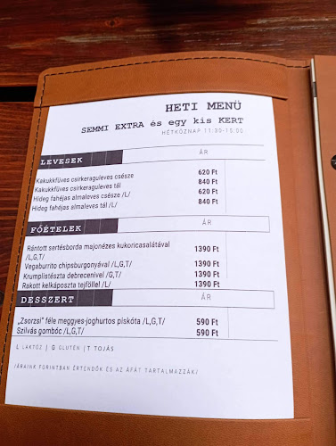 Opinii despre SEMMI EXTRA és egy kis KERT în Budapest - Vendéglátás