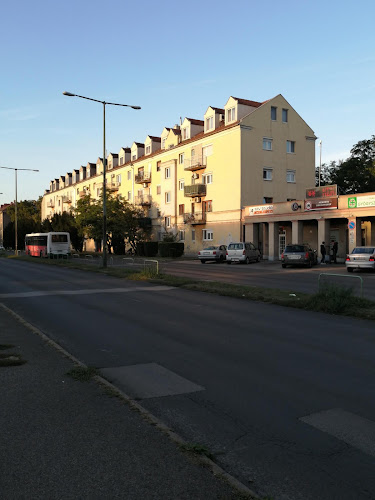 Dunaújváros, Piac tér 2, 2400