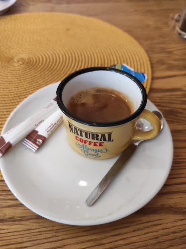 Opinii despre Kotyogó Kávézó în Szeged - Vendéglátás