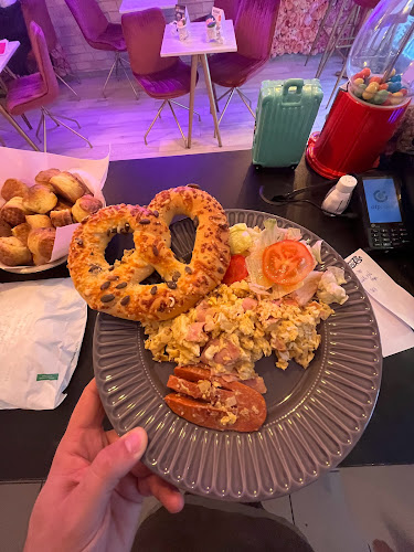 Comentarii opinii despre Süti Café