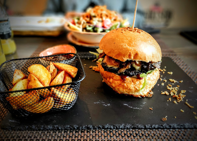 Opinii despre Hús-megálló 2 în Baja - Vendéglátás