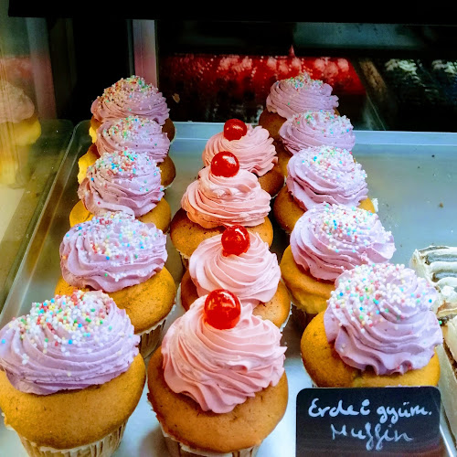 Comentarii opinii despre Benett Pékség