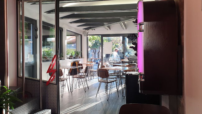 Comentarii opinii despre Trafó Café