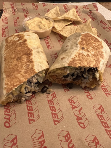 Opinii despre REBEL Burger & More în Budapest - Vendéglátás