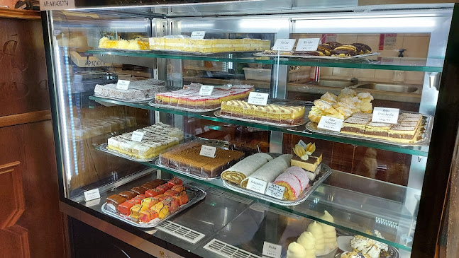 Opinii despre Marcipán Cukrászda în Hódmezővásárhely - Vendéglátás