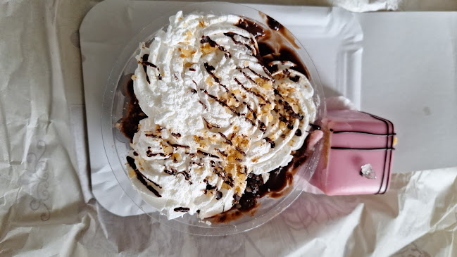 Opinii despre Juhász cukrászda és fagyizó" în Békés - Vendéglátás