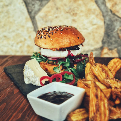 Pilisborosjenő, Bécsi út 51, 2097