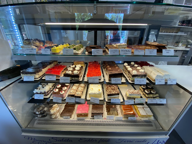 Comentarii opinii despre Trécselő Kávézó és Szendvicsbár