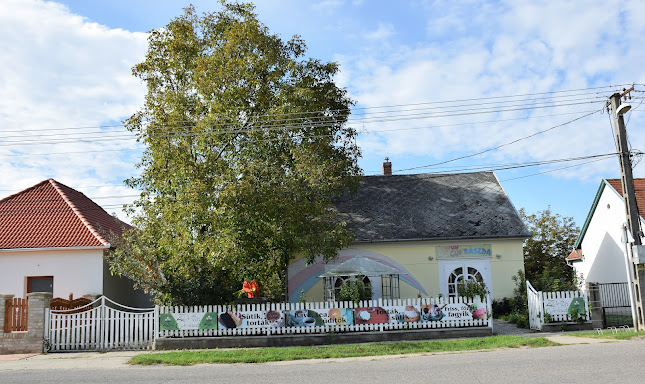 Opinii despre Zsitvai Cukrászda în Tolna - Vendéglátás