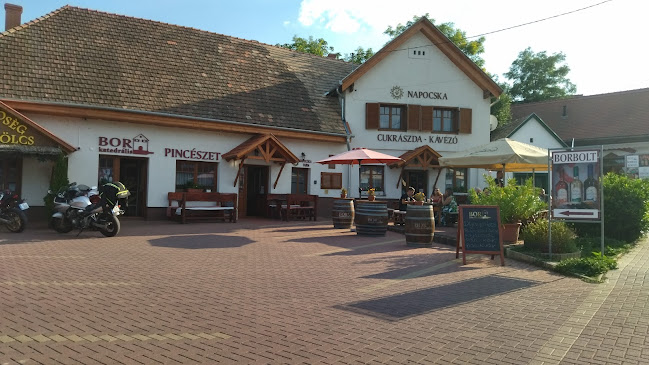 Comentarii opinii despre Harmat Cukrászda