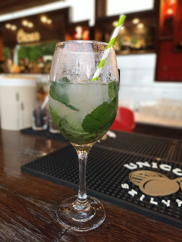 Oscar American Bar - Vendéglátás