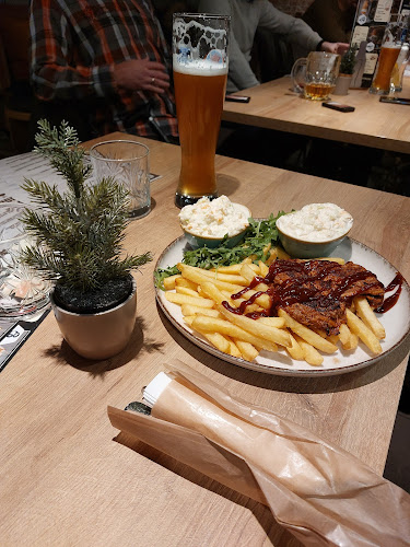 Opinii despre Travel Kávézó és Terasz în Vác - Vendéglátás