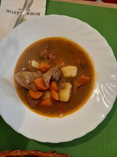 Comentarii opinii despre Borbarátok Étterem és Vendégház