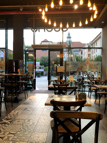 Budapest, Allee bevásárlóközpont, Október huszonharmadika u. 8-10, 1117