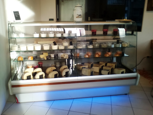 Comentarii opinii despre Pipacs Pékség