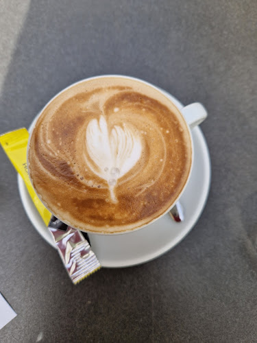 Comentarii opinii despre Kerekes Cukrászda, Bozsok