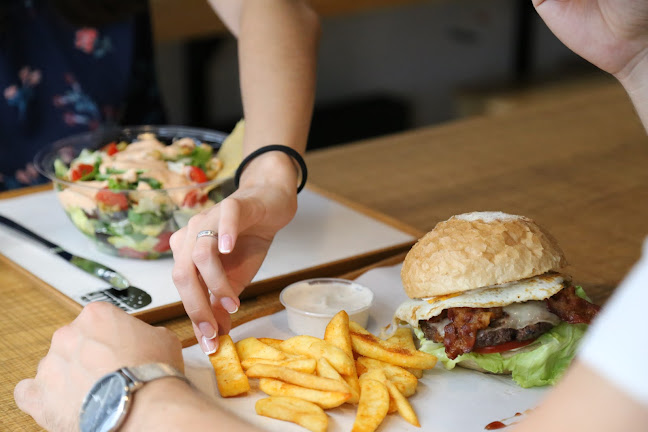 Attaboy - Vendéglátás