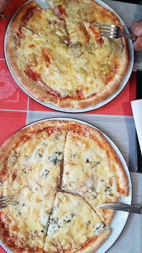 Opinii despre Várkert Söröző & Pizzéria în Szászvár - Vendéglátás