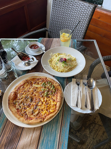 Stefánia Pizzéria és Étterem - Vendéglátás