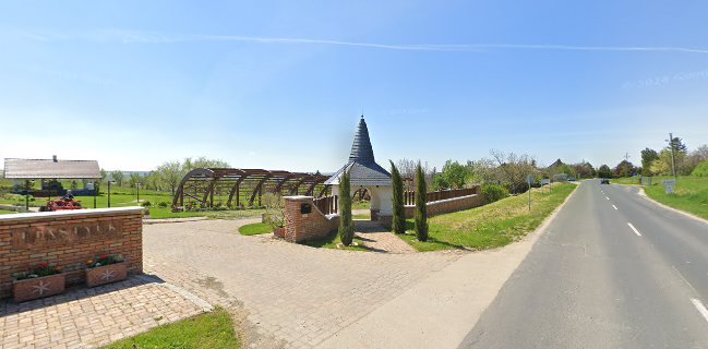 Fiastyúk Udvarház - étterem, szállás, biofarm