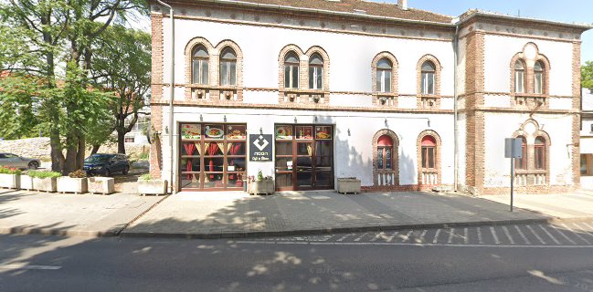 Noon Baghi Cafe & Restaurant