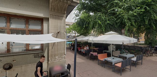 BlackWood Beer & Cocktail's Bar