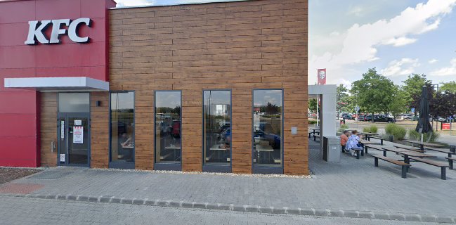 KFC Szolnok Auchan DT - Szolnok