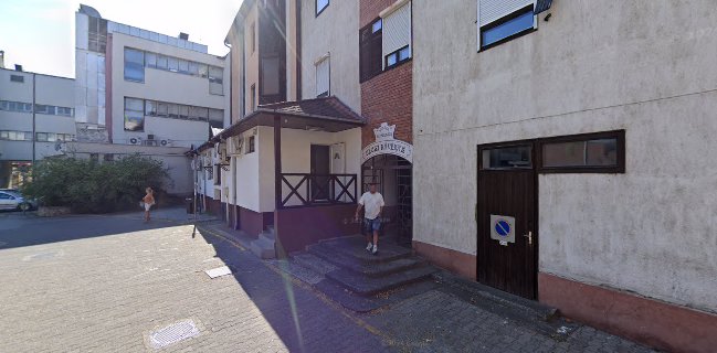 Opinii despre Bécsi Kávéház és Cukrászda Kft - Sütemények, torták. în Győr - Vendéglátás