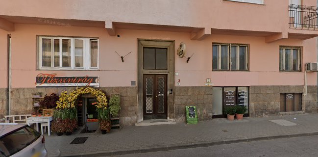 MANÍR PUB